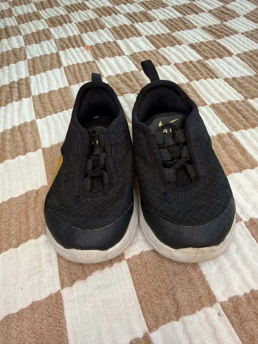 Nike Air Max Motion 2 Size 4C Black Metallic Gold